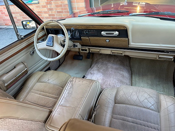 Jeep Wagoneer 7 of 26