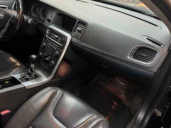 Volvo V60 8 of 17