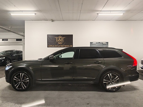 Volvo V90 Cross Country 3 of 5