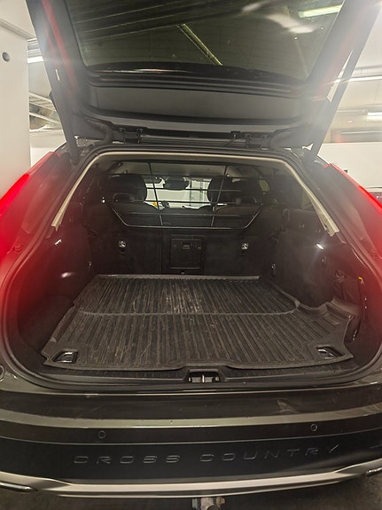 Volvo V90 Cross Country 9 of 10