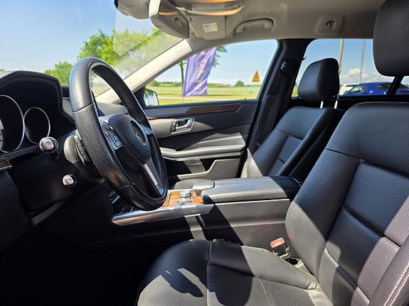Mercedes-Benz E250 5 of 5