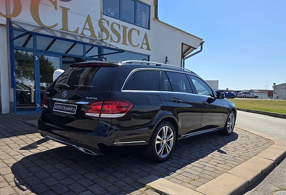 Mercedes-Benz E250 3 of 5