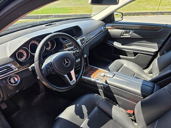 Mercedes-Benz E250 4 of 5