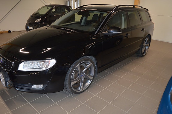 Volvo V70 3 of 5