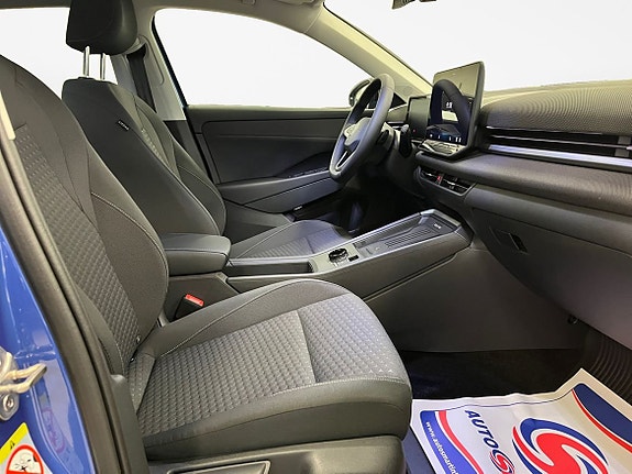 Volkswagen T-Roc 10 of 15