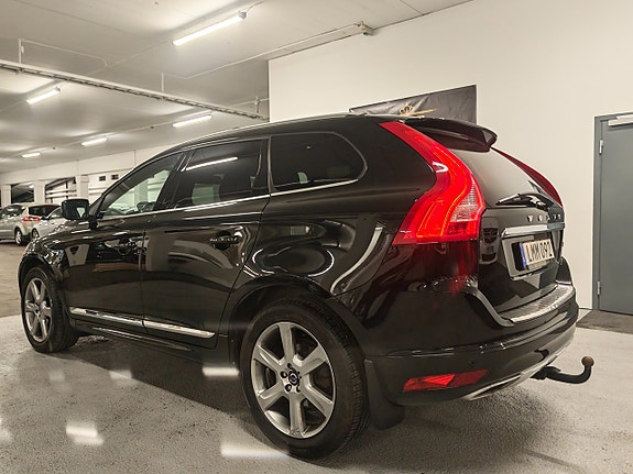 Volvo XC60 2 of 13