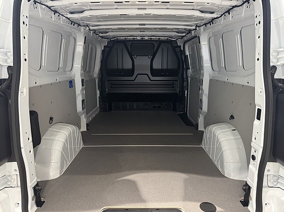 Volkswagen Transporter 12 of 16