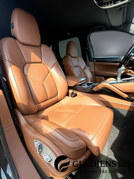Porsche Cayenne S 19 of 27