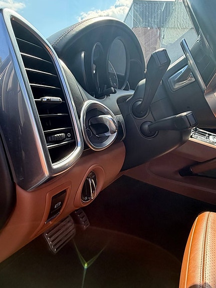 Porsche Cayenne S 23 of 27
