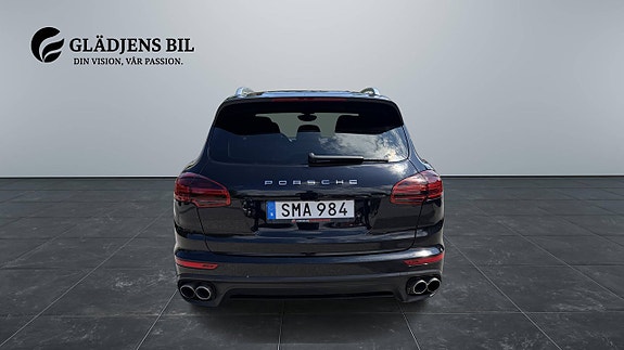 Porsche Cayenne S 4 of 5