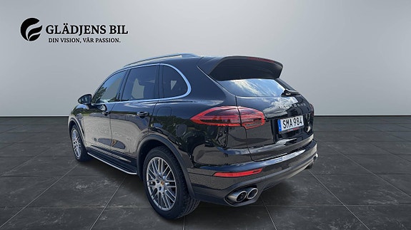Porsche Cayenne S 3 of 5