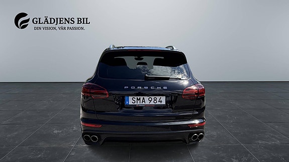 Porsche Cayenne S 6 of 27