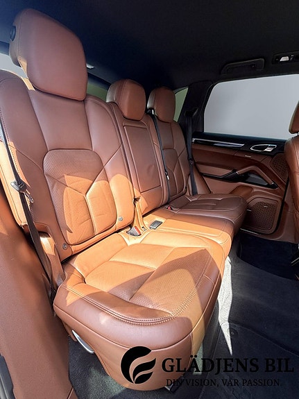 Porsche Cayenne S 17 of 27