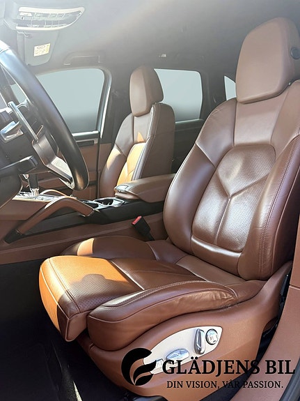 Porsche Cayenne S 12 of 27