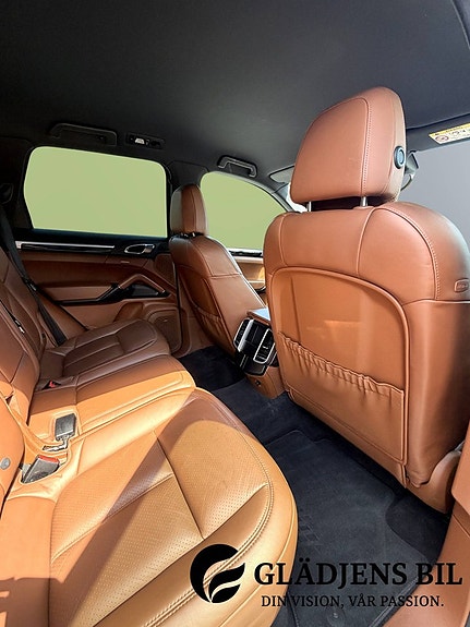 Porsche Cayenne S 18 of 27
