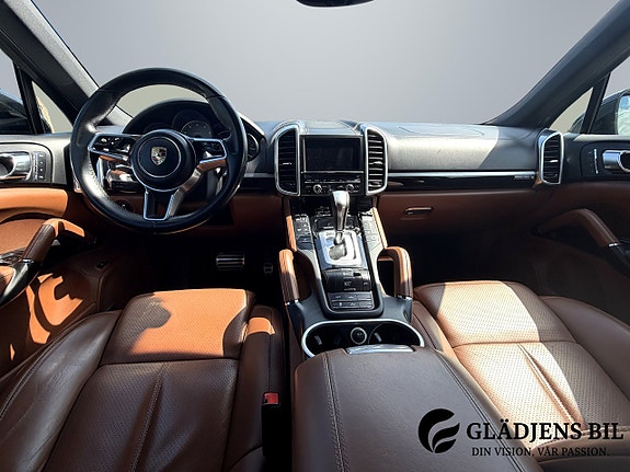 Porsche Cayenne S 10 of 27