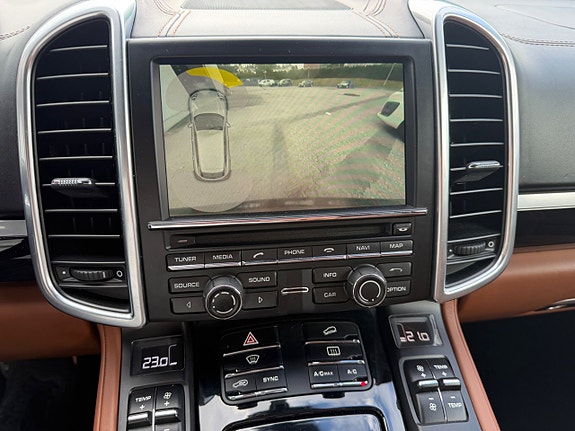 Porsche Cayenne S 25 of 27