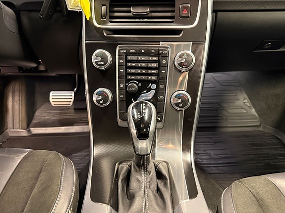 Volvo V60 11 of 23