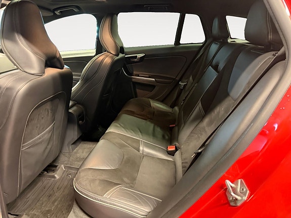 Volvo V60 14 of 23