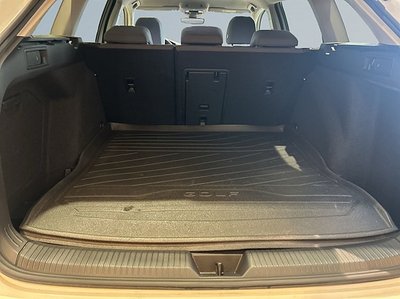 Volkswagen Golf Alltrack 12 of 19