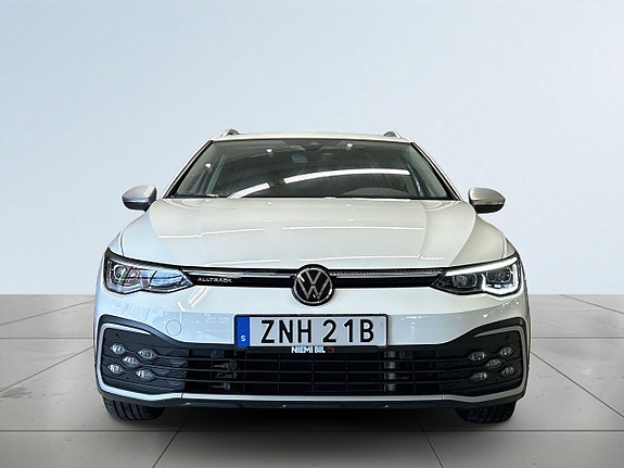 Volkswagen Golf Alltrack 2 of 5