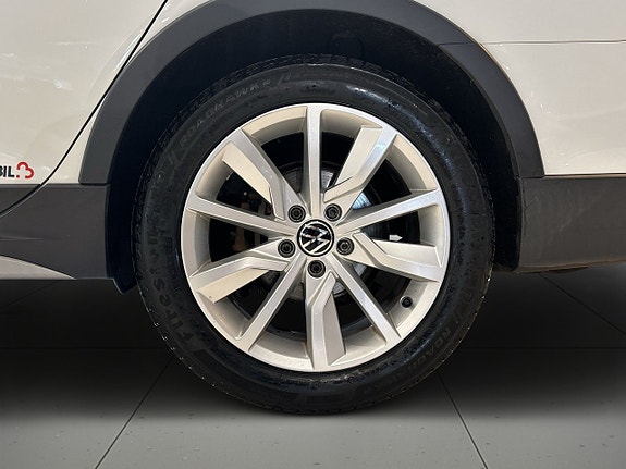 Volkswagen Golf Alltrack 14 of 19