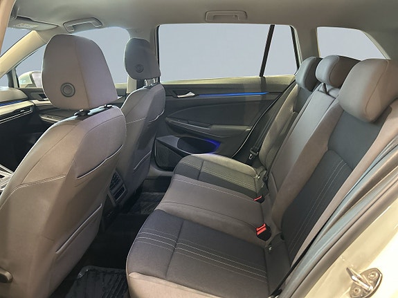 Volkswagen Golf Alltrack 13 of 19