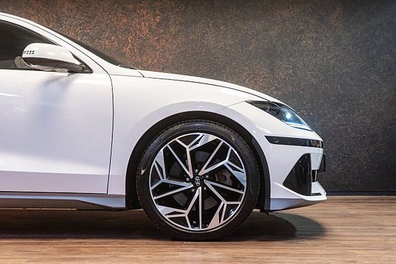 Hyundai Ioniq 6 5 of 5