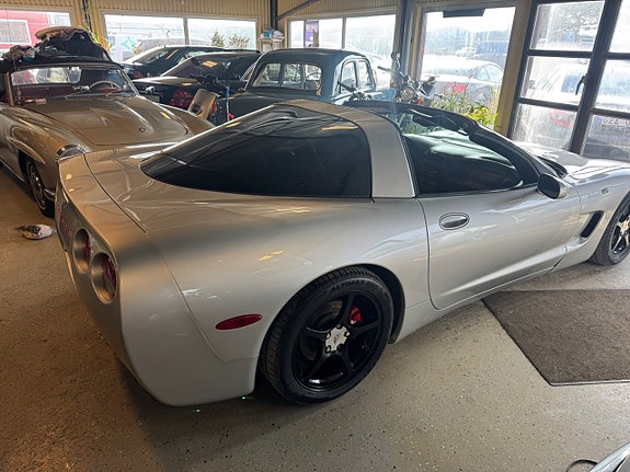 Chevrolet Corvette 10 of 30