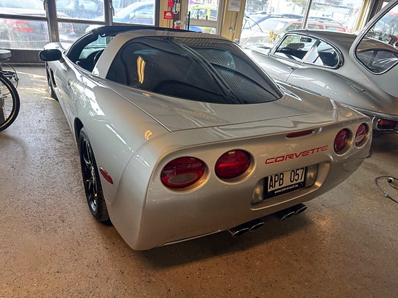 Chevrolet Corvette 14 of 30