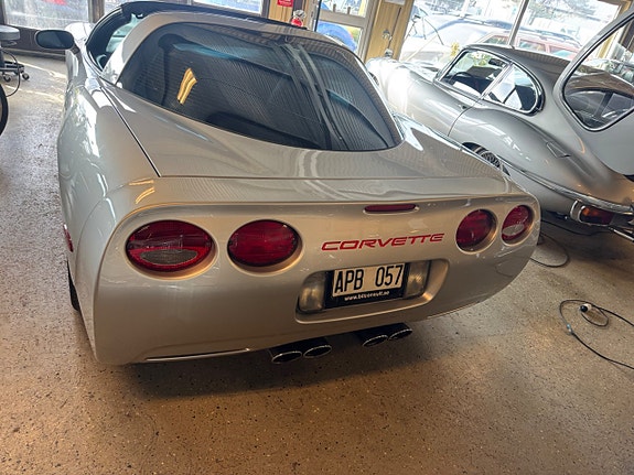 Chevrolet Corvette 13 of 30