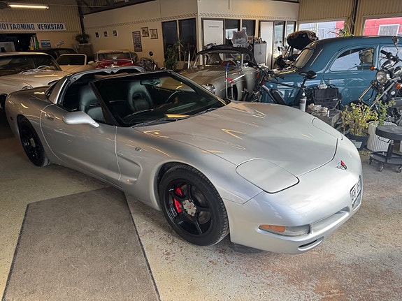 Chevrolet Corvette 8 of 30