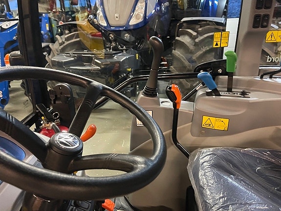 New Holland Boomer 55 ny med v-plog & sandspridare 5 of 6