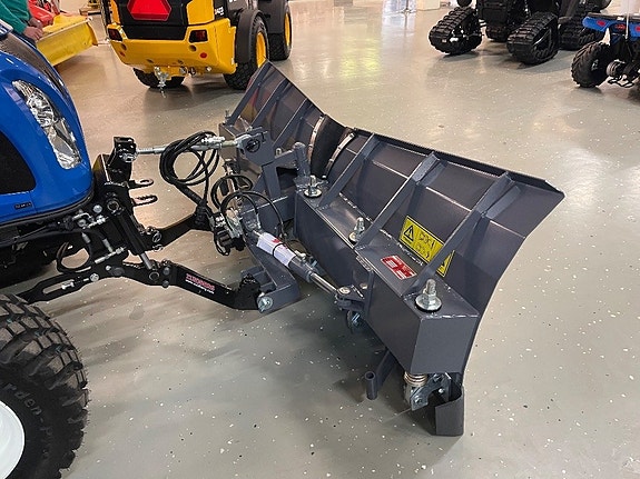 New Holland Boomer 55 ny med v-plog & sandspridare 3 of 6