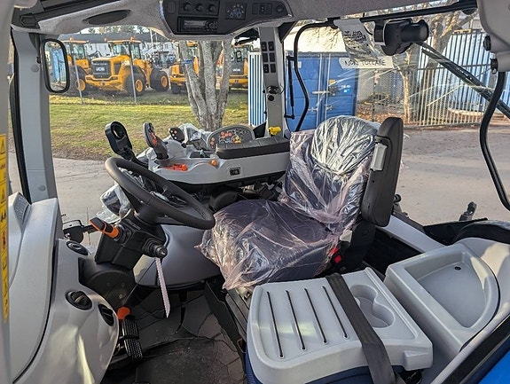 New Holland T5.110 AC, Frontlyft Omg. lev! 7 of 9