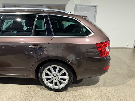 Skoda Octavia 6 of 28