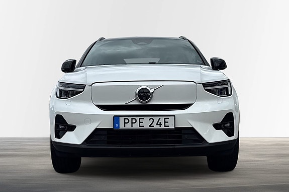 Volvo EX40 2 of 5