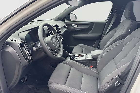 Volvo EX40 4 of 5