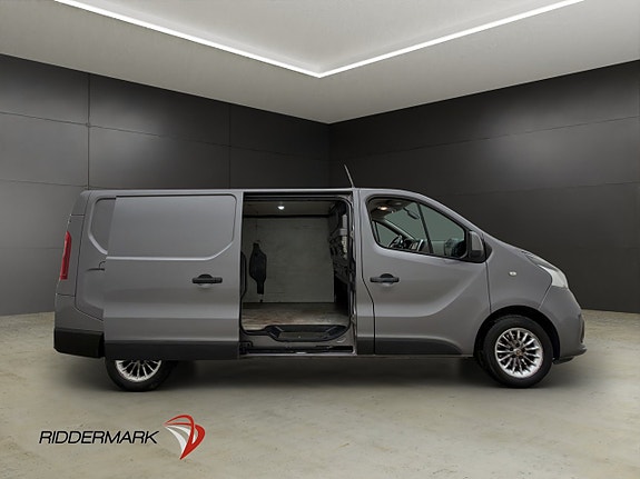 Nissan NV300 18 of 30