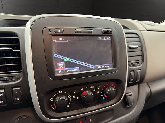 Nissan NV300 24 of 30