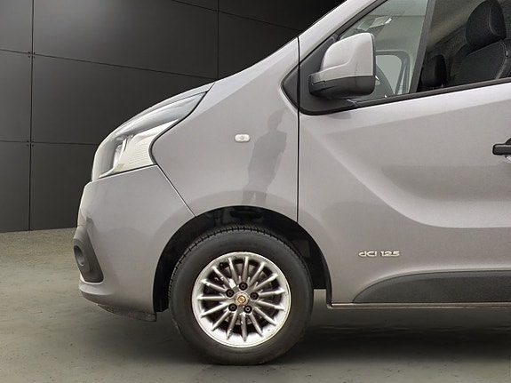 Nissan NV300 30 of 30