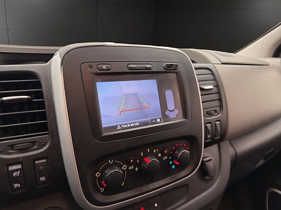 Nissan NV300 23 of 30