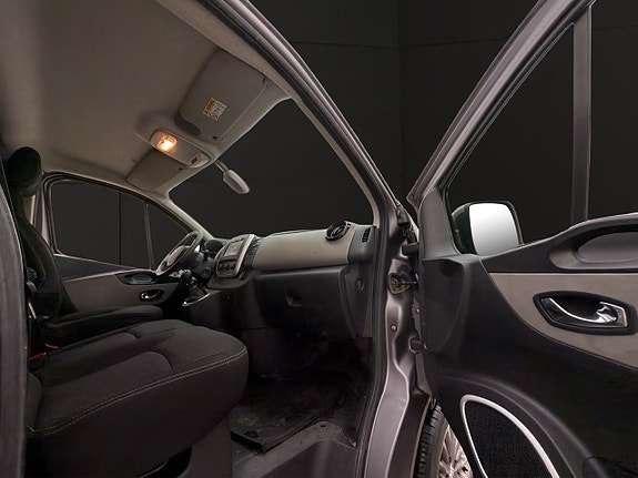Nissan NV300 29 of 30