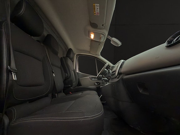 Nissan NV300 27 of 30