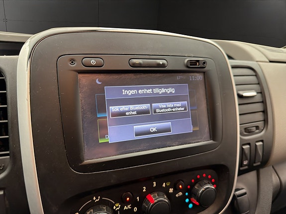 Nissan NV300 25 of 30