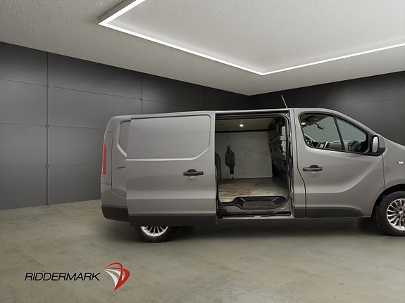 Nissan NV300 10 of 30