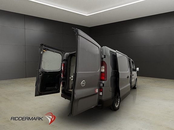 Nissan NV300 28 of 30