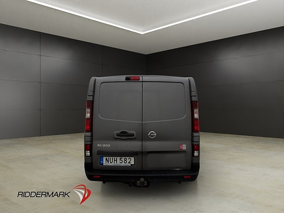 Nissan NV300 8 of 30