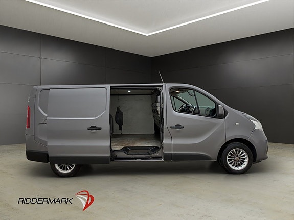 Nissan NV300 11 of 30