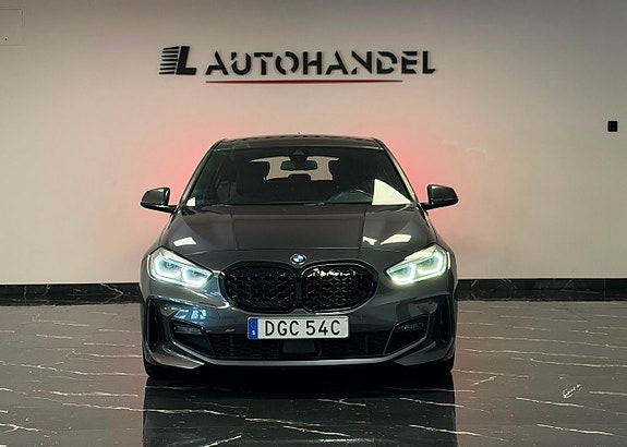 BMW 118i 2 of 5
